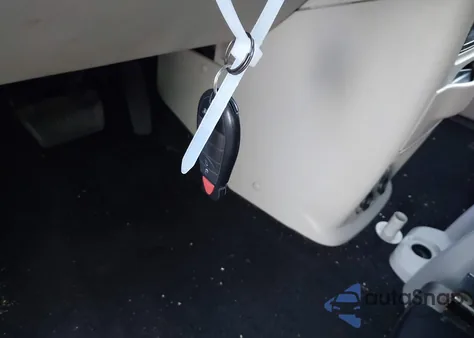 2013 Dodge Grand Caravan Sxt from USA, damaged, VIN 2C4RDGCGXDR522319